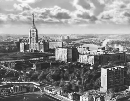 Фотографический снимок комбинированный с впечатанными облаками - фото 1