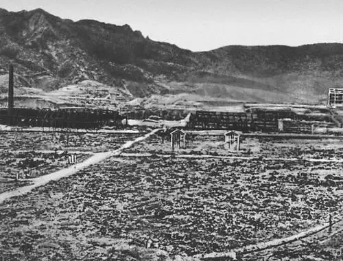 После взрыва атомной бомбы в Нагасаки Август 1945 Чехословацкие войска - фото 1