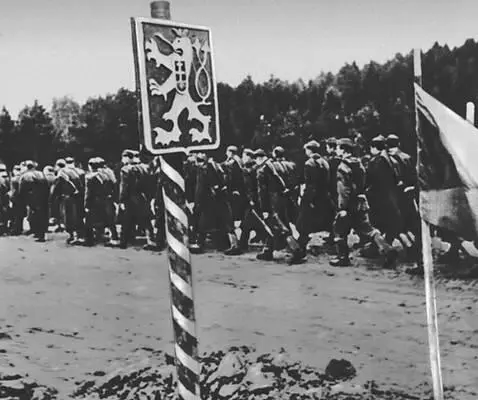 Чехословацкие войска вступают на территорию Чехословакии Осень 1944 - фото 2