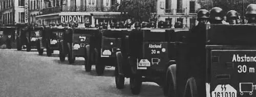 Немецкофашистские войска вступают в Париж Июнь 1940 Разрушенный во время - фото 30