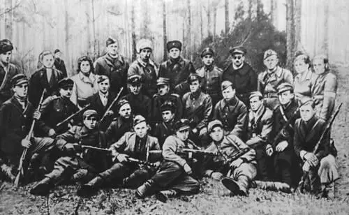 Группа польских партизан отряда им Р Траугутта из советскопольского - фото 33
