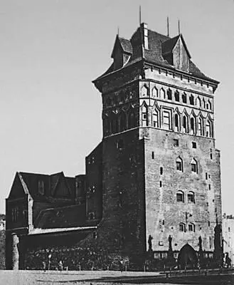 Тюремная башня 1415 вв Так наз Журав ворота с подъёмным краном - фото 5