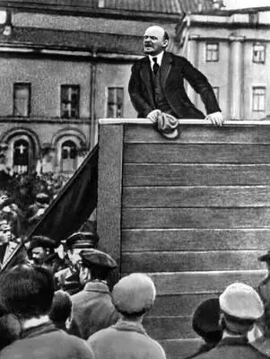 Выступление В И Ленина на Театральной площади ныне пл Свердлова перед - фото 130