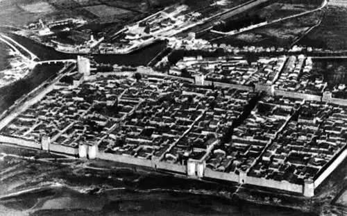 Средневековый город ЭгМорт во Франции Аэрофотосъёмка Русское - фото 69