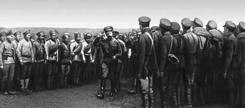 М В Фрунзе на смотре Татарской бригады Восточный фронт 1919 Командующий - фото 143