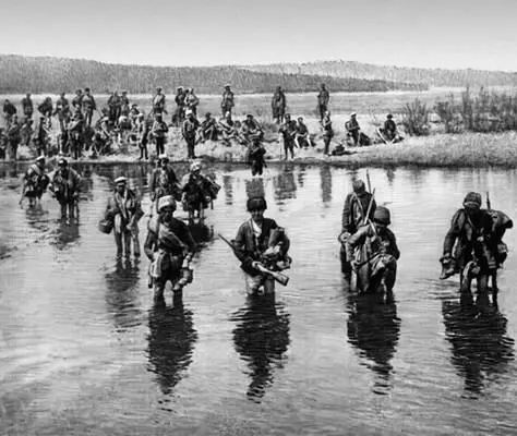 Уральские партизаны переправляются через р Уфу 1918 М В Фрунзе проводит - фото 154