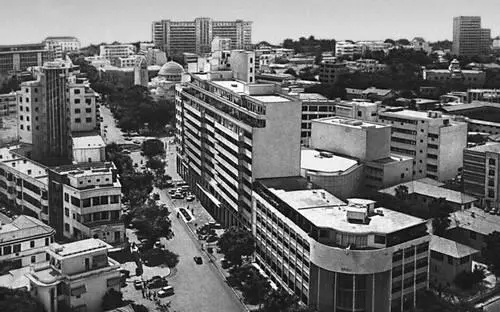 Одна из центральных улиц Общий вид города Здание национального собран - фото 103
