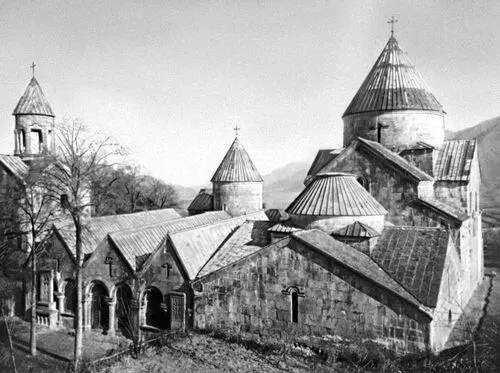 Монастырь Санаин 1013 вв Слева направо колокольня трёхнефный гавит - фото 2
