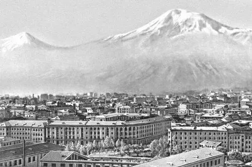 Ереван Общий вид Улица Абовяна Архитектор Р Б Алавердян конструктор Р - фото 16