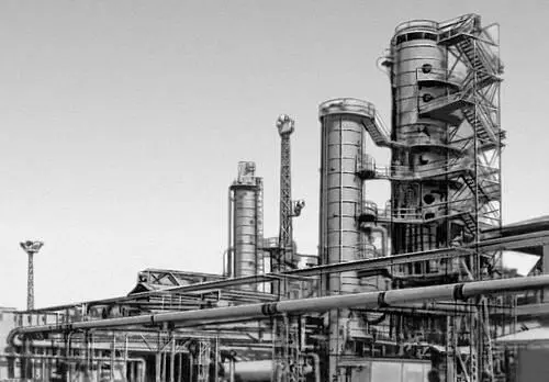 Нефтеперерабатывающий завод в Пладжу пригороде Палембанга на о Суматра В - фото 185