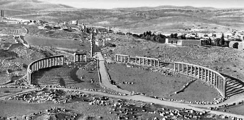 Руины римского форума в Джераше Римский театр в Аммане Долина р ЭльМу - фото 54