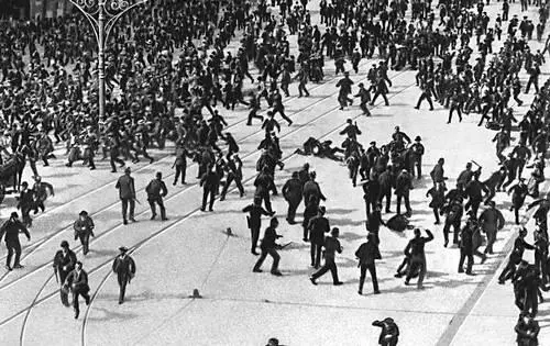 Разгон полицией участников Дублинской стачки в 1913 У Осборн Площадь - фото 167