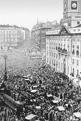 Провозглашение республики Мадрид Пуэрта дель Соль 14 апреля 1931 - фото 200