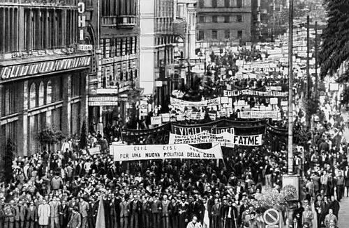 Демонстрация трудящихся Рима во время всеобщей стачки 1969 Бронзовая - фото 35