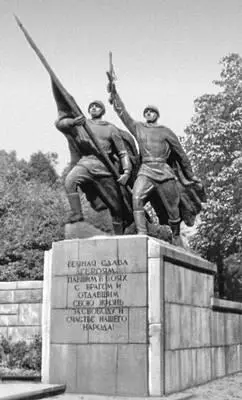 Калининград Скульптурная группа Победа памятника героям штурма Кёнигсберга - фото 305
