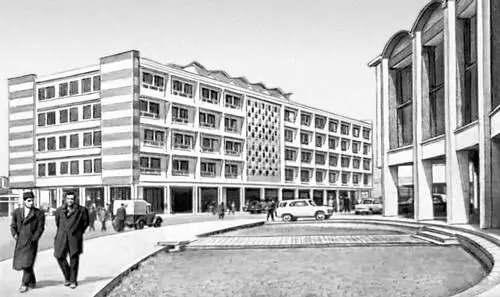 Улица Гази Мухаммед Джанхан Слева здание Министерства просвещения 1960е - фото 64