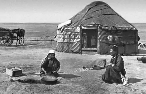 Калмыцкая кибитка 19 в Элиста Улица Ленина Н А Санджиев Портрет Ц Д - фото 335