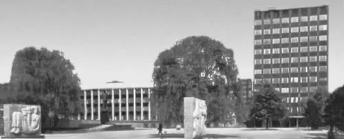 Площадь Юлиуса Янониса Справа здание института Промпроект 196365 - фото 1073