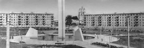 Калуга Площадь Победы Архитекторы Е И Киреев П Т Пермпнов В центре - фото 364