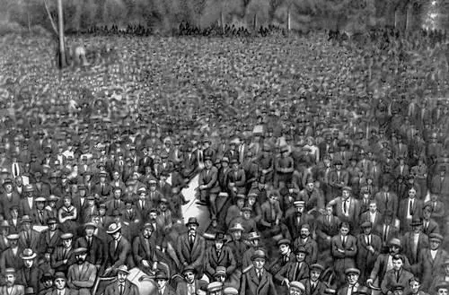 Митинг участников Виннипегской забастовки 1919 Ф Варли Залив - фото 540