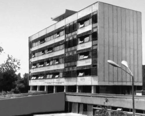 В Ю Алле С Г Касмериди и др Здание ЦК ЛКСМ Казахстана в АлмаАте 1971 - фото 206