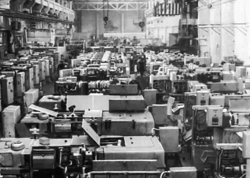 Киевская область В сборочном цехе Киевского завода станковавтоматов - фото 39