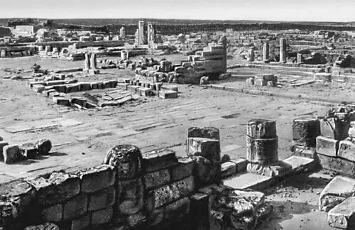 Кирена Общий вид развалин Киренаика историч область в Ливии - фото 278