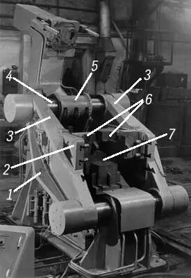 Рис 1 Однопозиционная универсальная кокильная машина верхняя часть кокиля - фото 104
