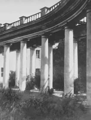 Колоннада дома в усадьбе ПехраЯковлевская под Москвой 1770е гг Колонная - фото 200