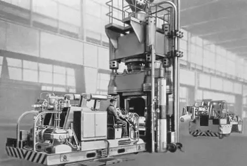 Рис 1 Ковочногидравлический пресс с усилием 10 Мн 1000 тc работающий с - фото 110