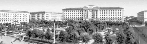Куйбышев Самарская площадь В центре здание института Оргэнергострой - фото 124