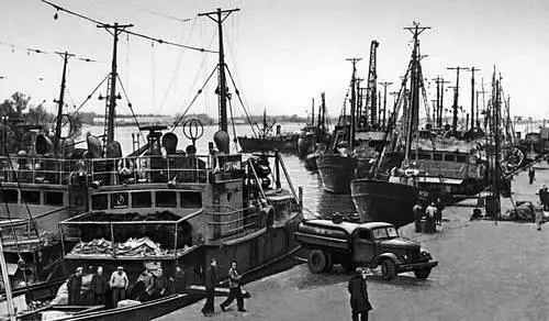 Рижский морской рыбный порт Латвийская ССР Б Баумане Лодки прибыли - фото 315