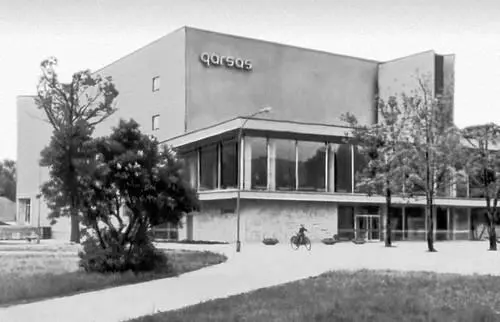 В Юршис Кинотеатр Гарсас в Паневежисе 1964 Литва Озёра в Игналинском - фото 352
