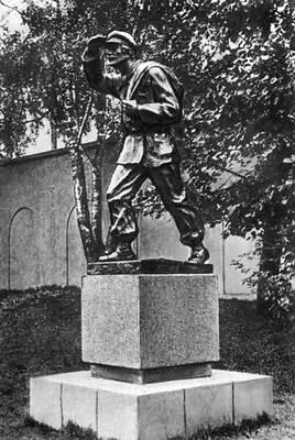 Ю Зикарас Книгоноша Статуя в Каунасе Бронза 192839 Сцена из спектакля - фото 397