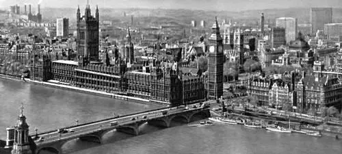Лондон Общий вид центра города со стороны р Темзы Слева здание парламента - фото 160