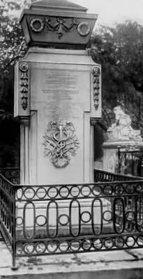 Могила М В Ломоносова Пантеон Лазаревского кладбища в АлександроНевской - фото 135