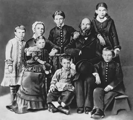 Семья Ульяновых 1879 П В Васильев В И Ленин у телефона в Смольном - фото 212