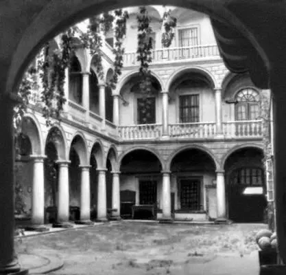 Дом Корнякта 1580 Архитектор П Барбон Внутренний дворик Львов - фото 13
