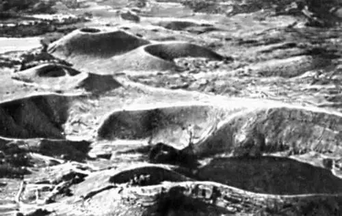 Вулканический рельеф в районе оз Итаси Сухая саванна на Высоком плато Риту - фото 390