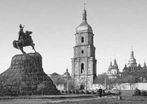 Площадь Богдана Хмельницкого Слева памятник Богдану Хмельницкому бронза - фото 39