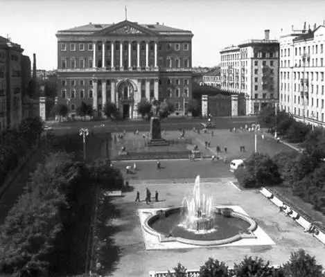 Советская площадь В центре здание Моссовета 1945 архитектор Д Н - фото 575