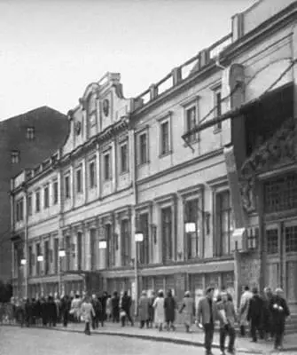 Здание МХАТ проезд Художественного театра МХАТ Сцена из спектакля - фото 625