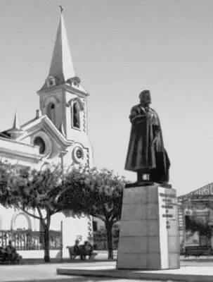 Главная площадь в г Мозамбик Памятник Васко да Гаме Мозамбикская котловина - фото 86