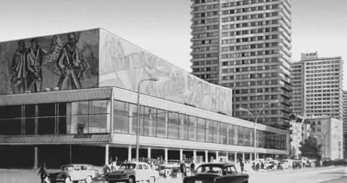 Кинотеатр Октябрь в Москве 1967 Архитекторы М В Посохин А А Мндоянц - фото 591