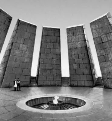 Памятник жертвам геноцида армян 1915 года в Ереване 1967 Архитекторы А - фото 318