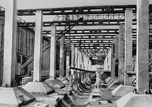 Рис 5 Монтаж железобетонных конструкций станции метрополитена Станция - фото 556