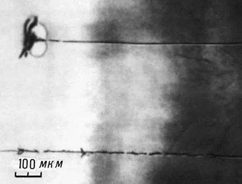 Рис 3 Нитевидные разрушения оптического стекла в поле мощного лазера Тонкая - фото 142