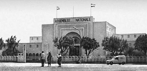 Здание Национального собрания в Ниамее Нигер осетин сов поэт - фото 27