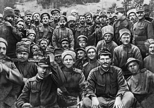 Братание на русскогерманском фронте 1917 Установка французского 120мм - фото 119
