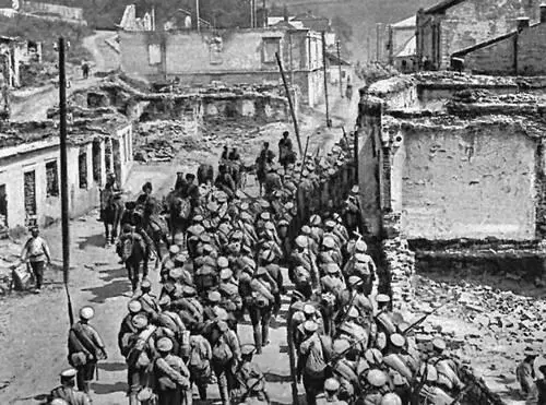 Русские войска вступают в г Бучач 1916 Газовая атака на Западном фронте - фото 127